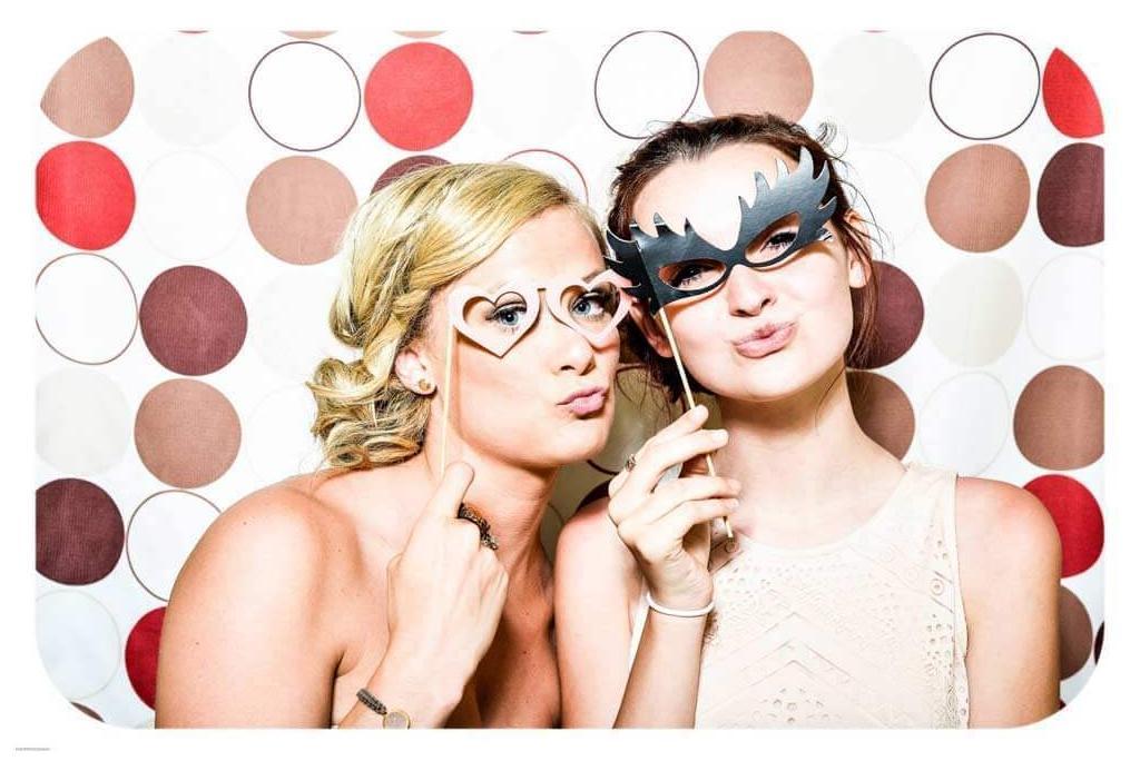 How Much to Hire a Cheap Photo Booth for a Party in Melbourne? Get an Exhaustive Answer.