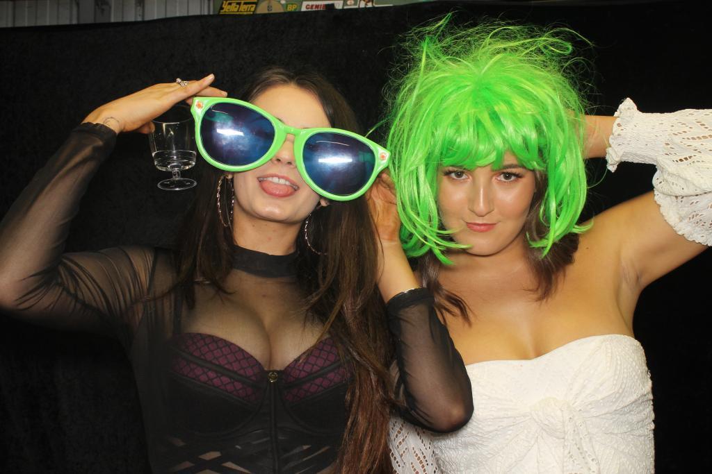 9 reasons to hire a 21st birthday photo booth